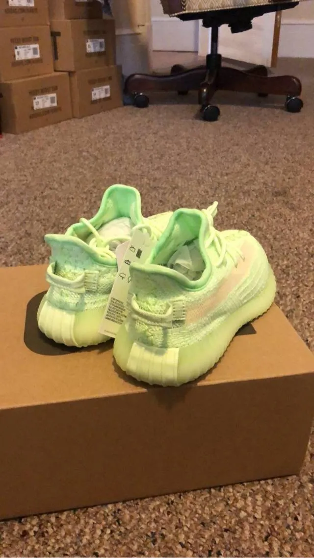 Adidas yeezy boost 350 v2 glow