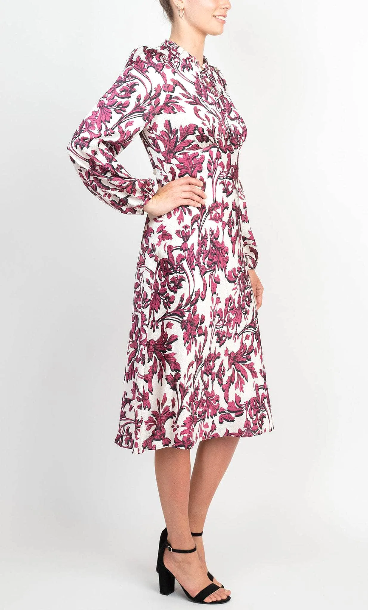 Adrianna Papell AP1D104268 - Long Sleeve Split Neck Knee-Length Dress